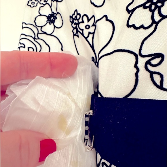 Dimples Dress White with Black Flocked Floral Design and Moveable Flower - Picture 6 of 9